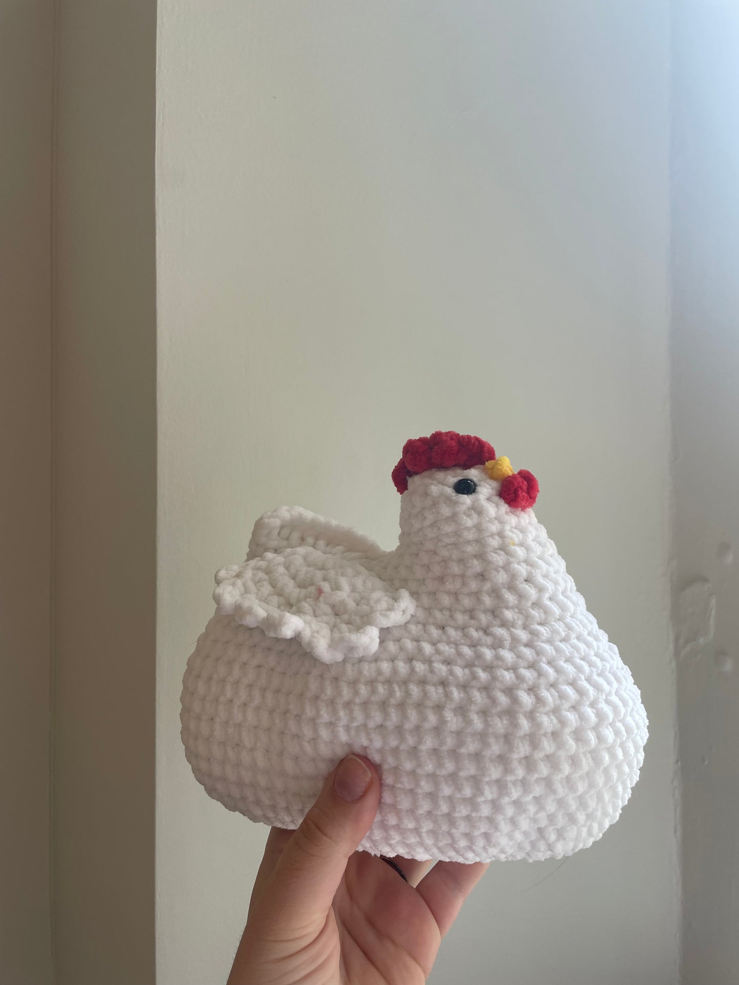 Poule au crochet blanche