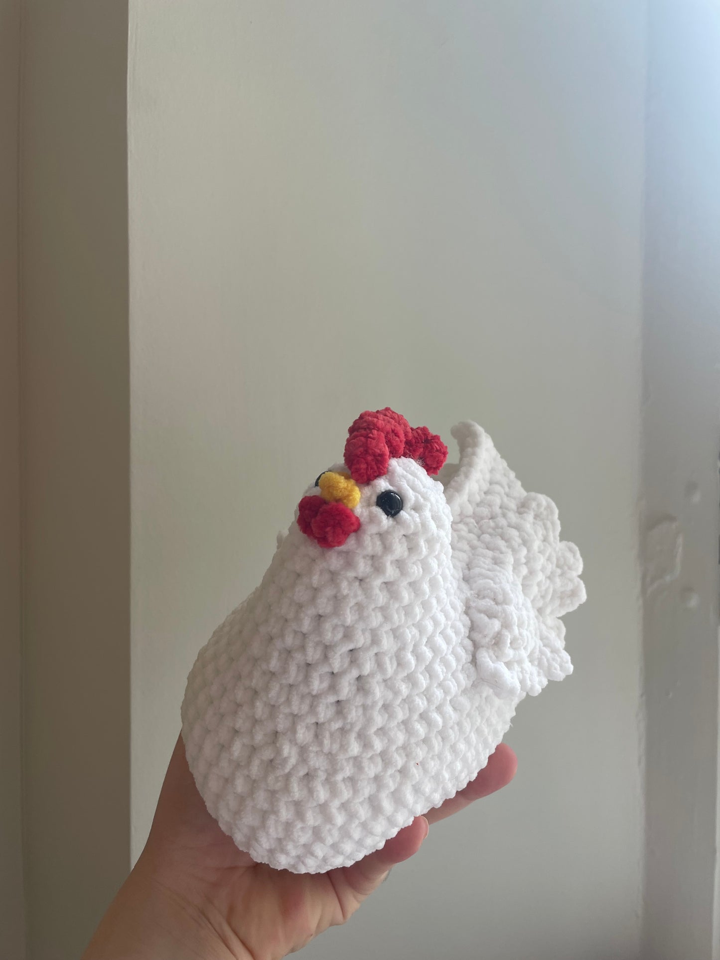 Poule au crochet blanche