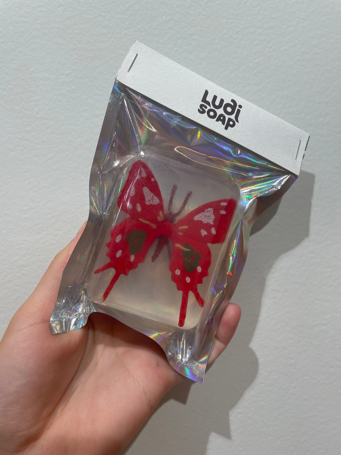 Savon Transparent Artisanal avec Figurine - Papillon