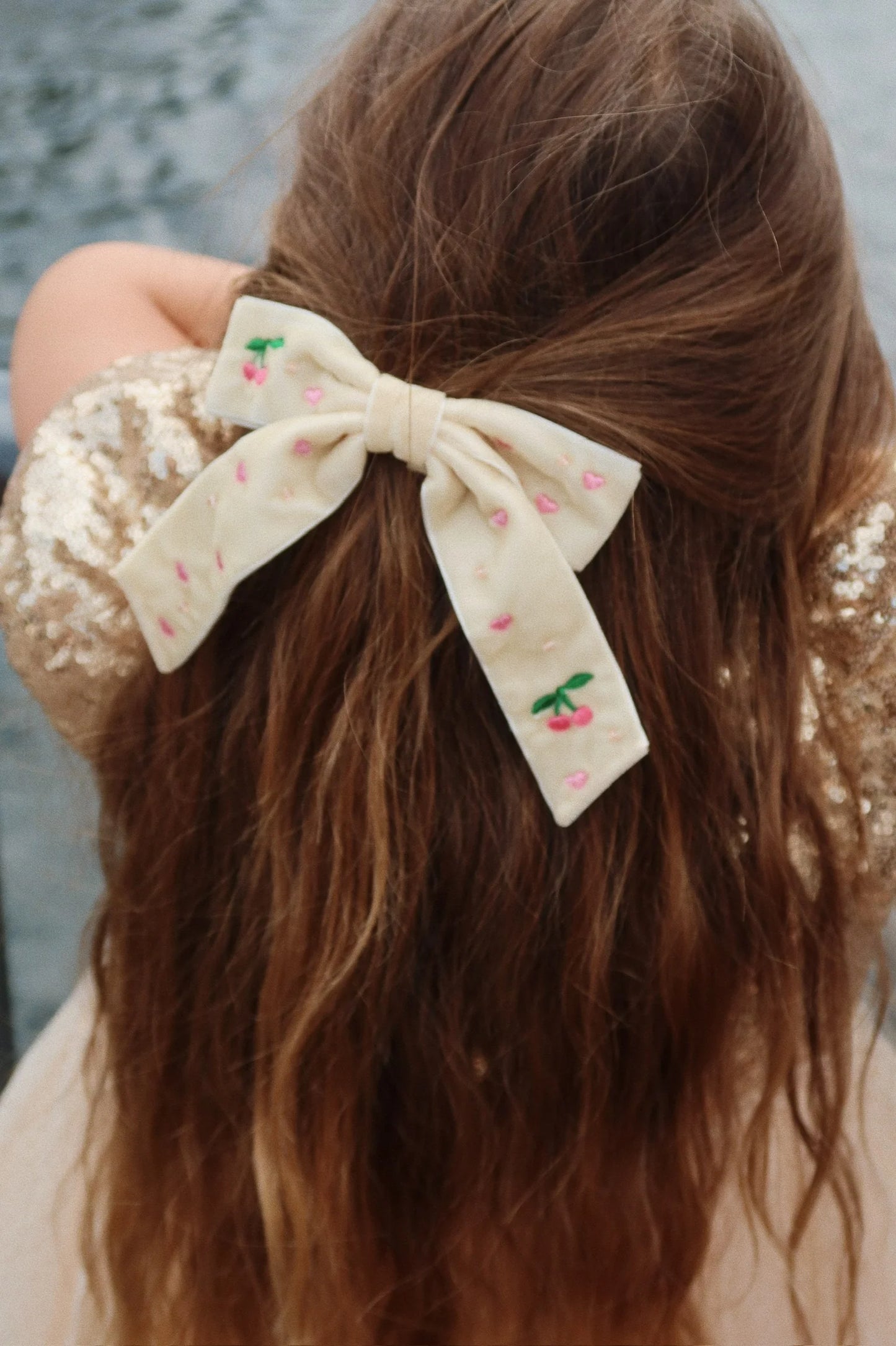 Pince à cheveux nacrée à nœud en velours