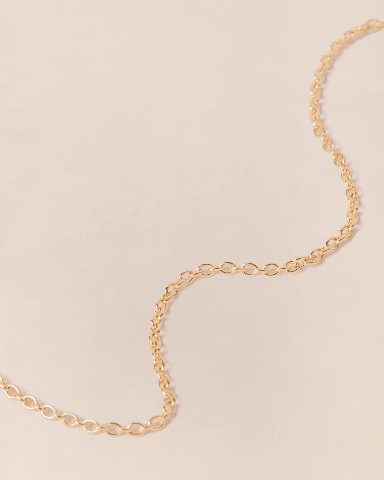 Le bracelet chaîne simple 18cm doré à l'or fin 24 carats