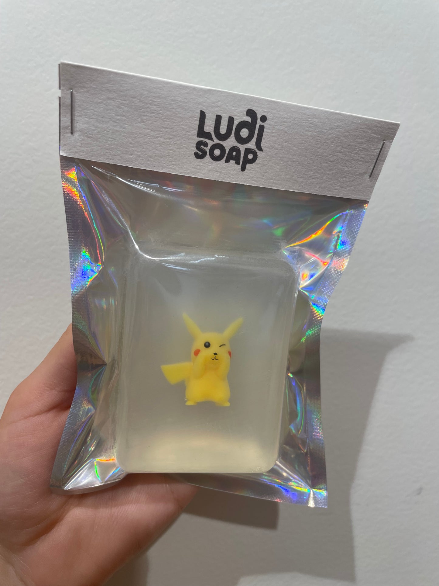 Savon Transparent Artisanal avec Figurine - Pokémon