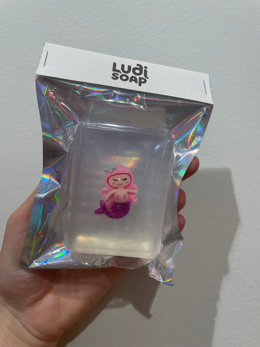 Savon Transparent Artisanal avec Figurine - Sirène