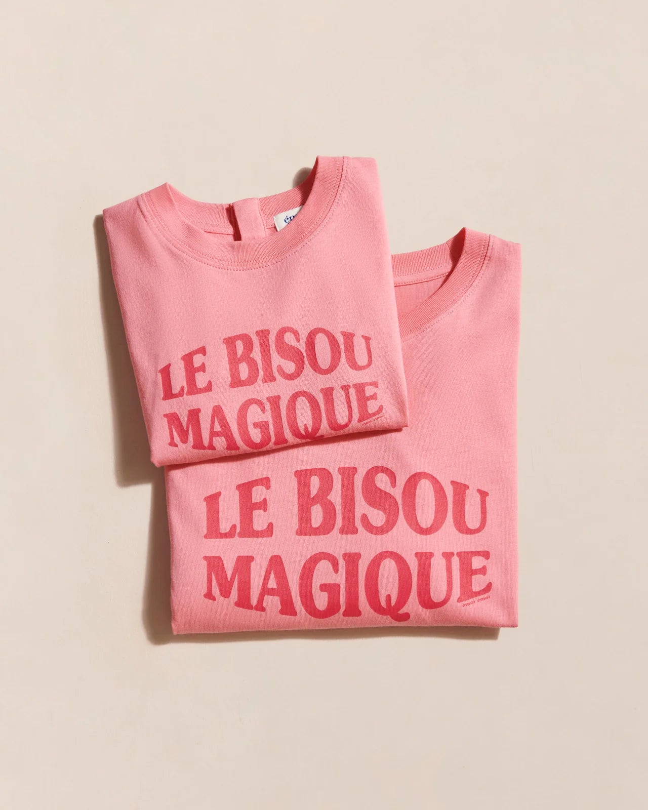 Le t-shirt Le bisou magique femme en coton bio - framboise