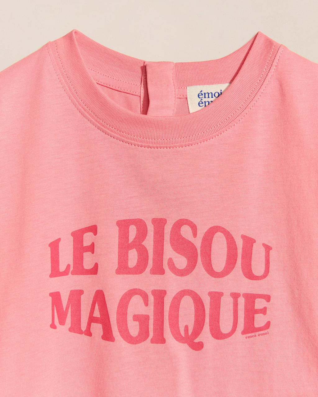 Le t-shirt Le bisou magique enfant en coton bio - framboise