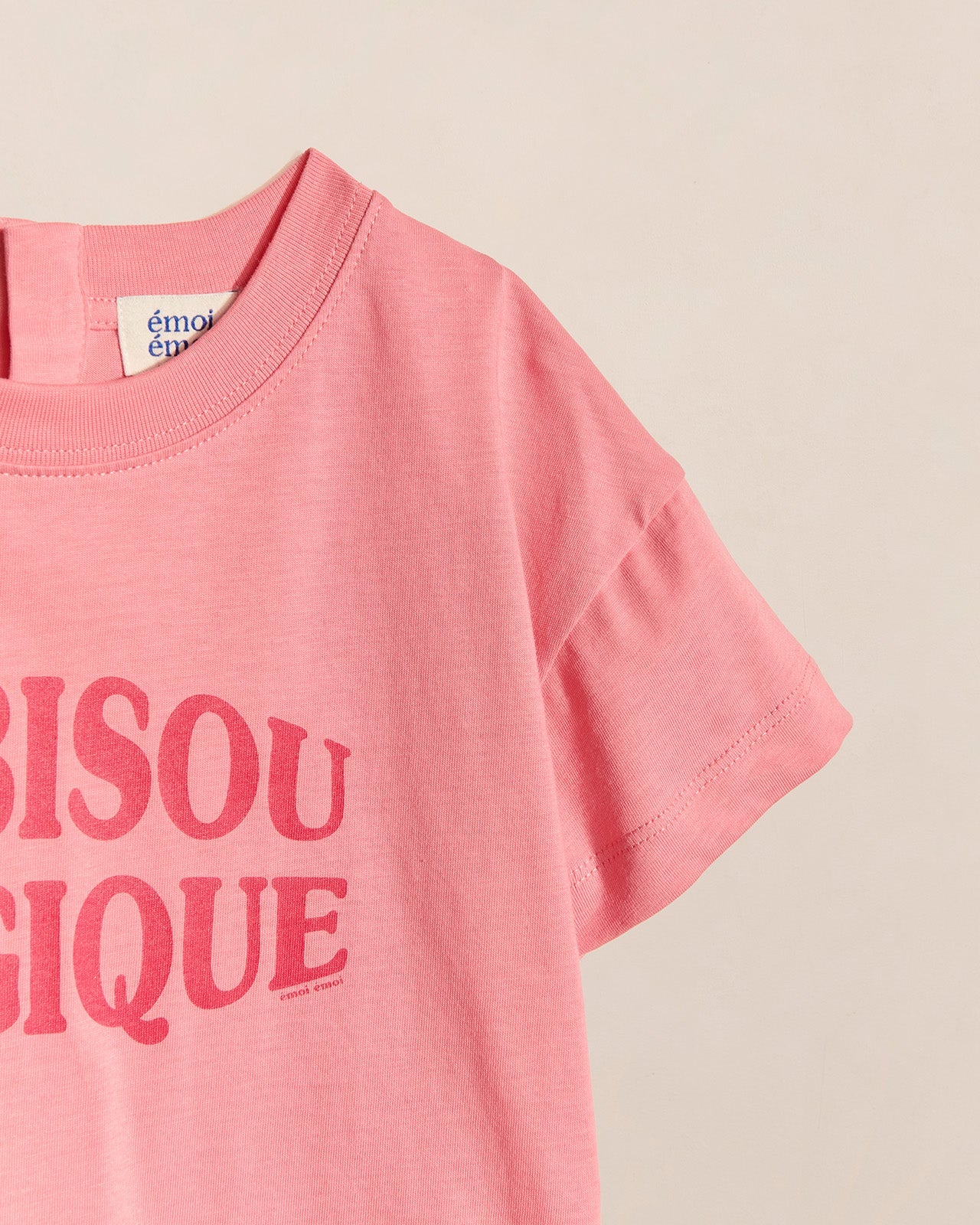 Le t-shirt Le bisou magique enfant en coton bio - framboise