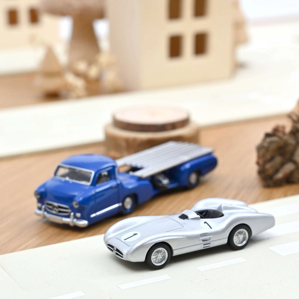 Mercedes Benz Racing Transporter + Mercedes Benz W196  1954 1/64