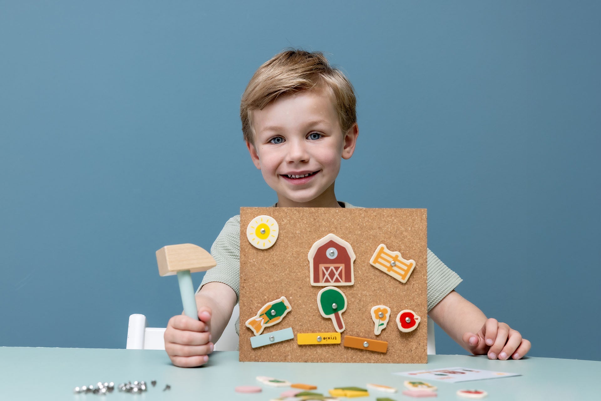 Jeu de clous en bois - ferme