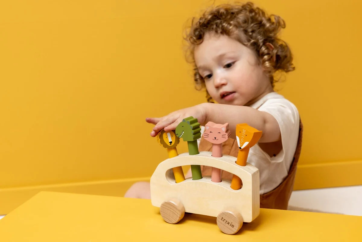 Bus en bois avec animaux pop-up