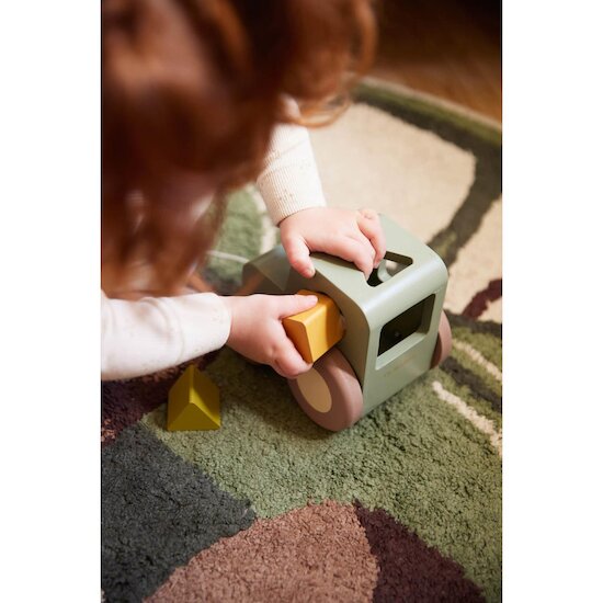 Tracteur à tirer avec trieur de formes