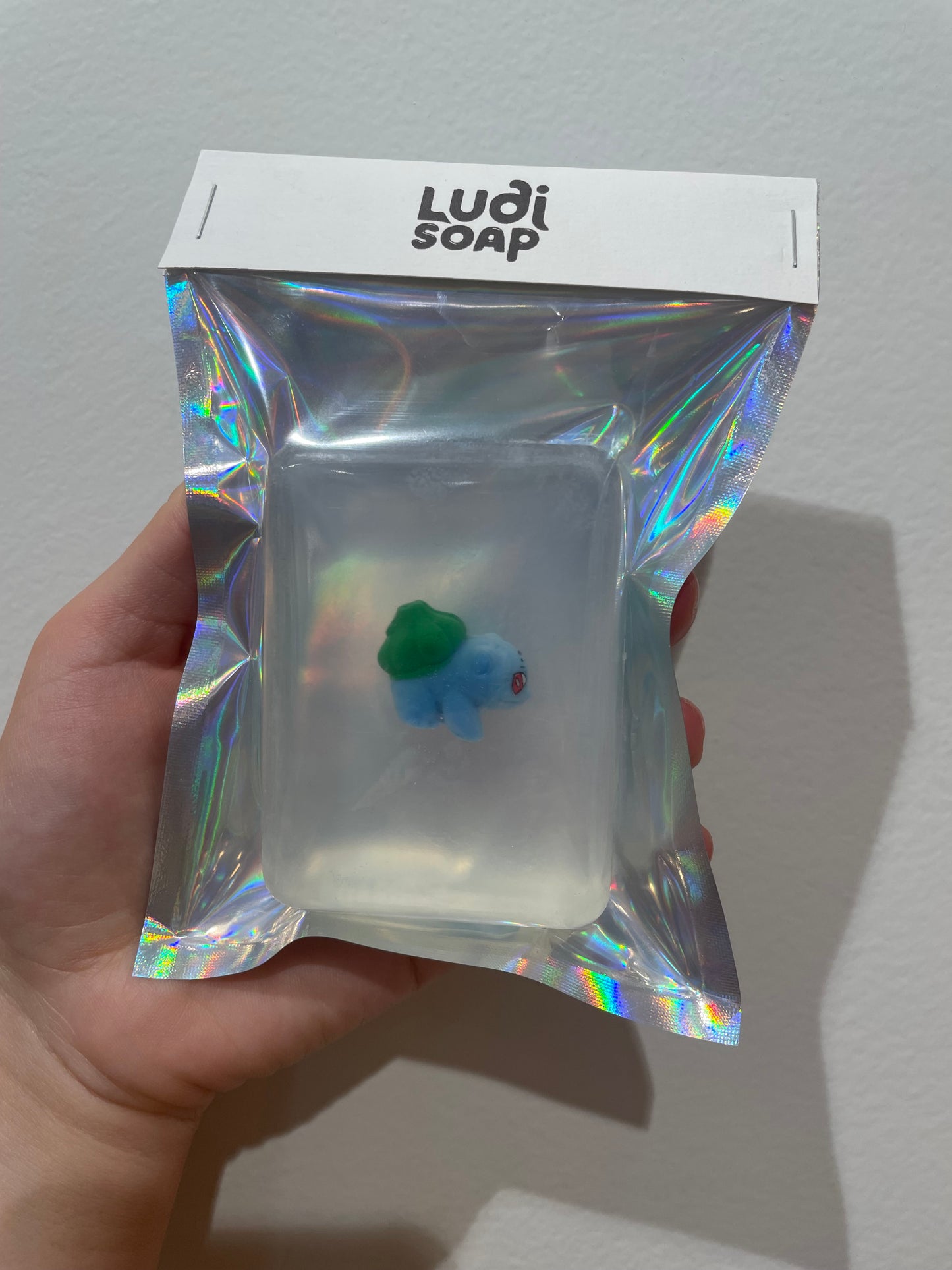 Savon Transparent Artisanal avec Figurine - Pokémon