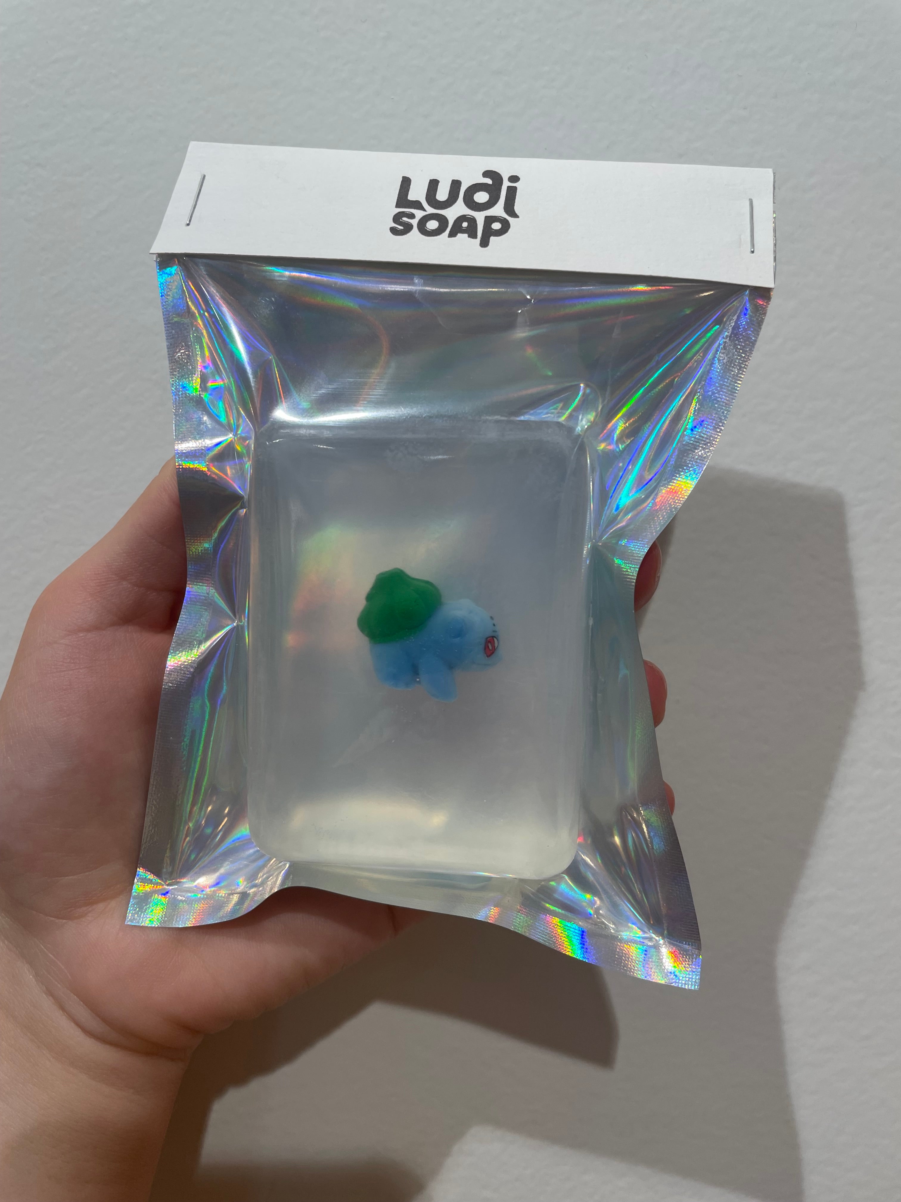 Savon Transparent Artisanal avec Figurine - Pokémon