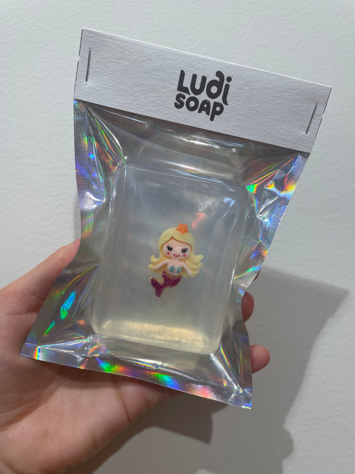 Savon Transparent Artisanal avec Figurine - Sirène