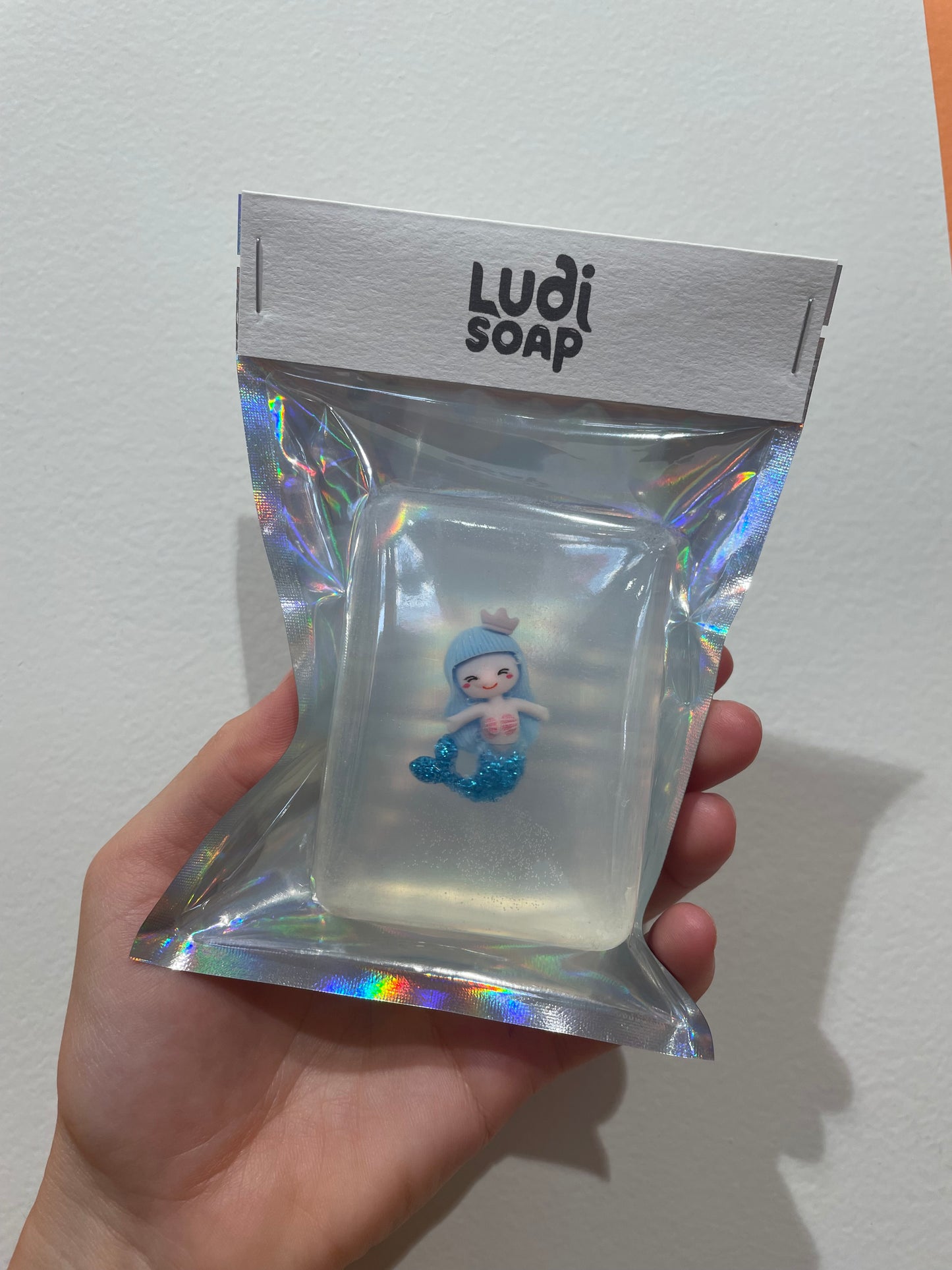 Savon Transparent Artisanal avec Figurine - Sirène