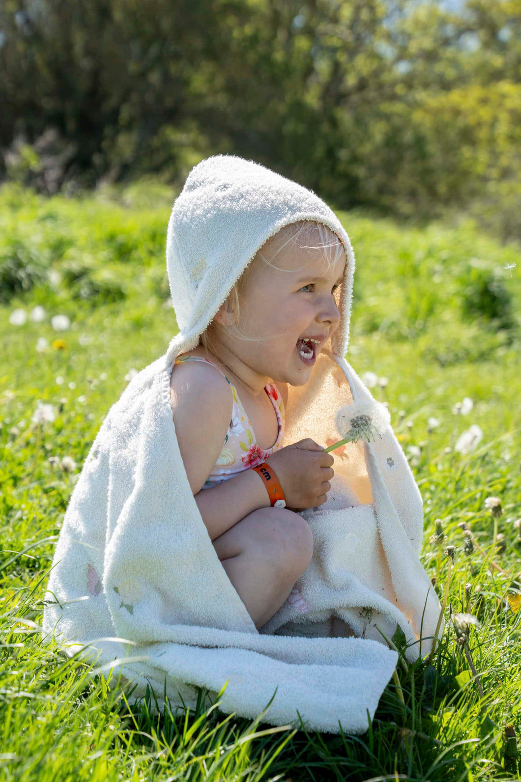 Serviette à capuche brodée GOTS - Ocean Blossom