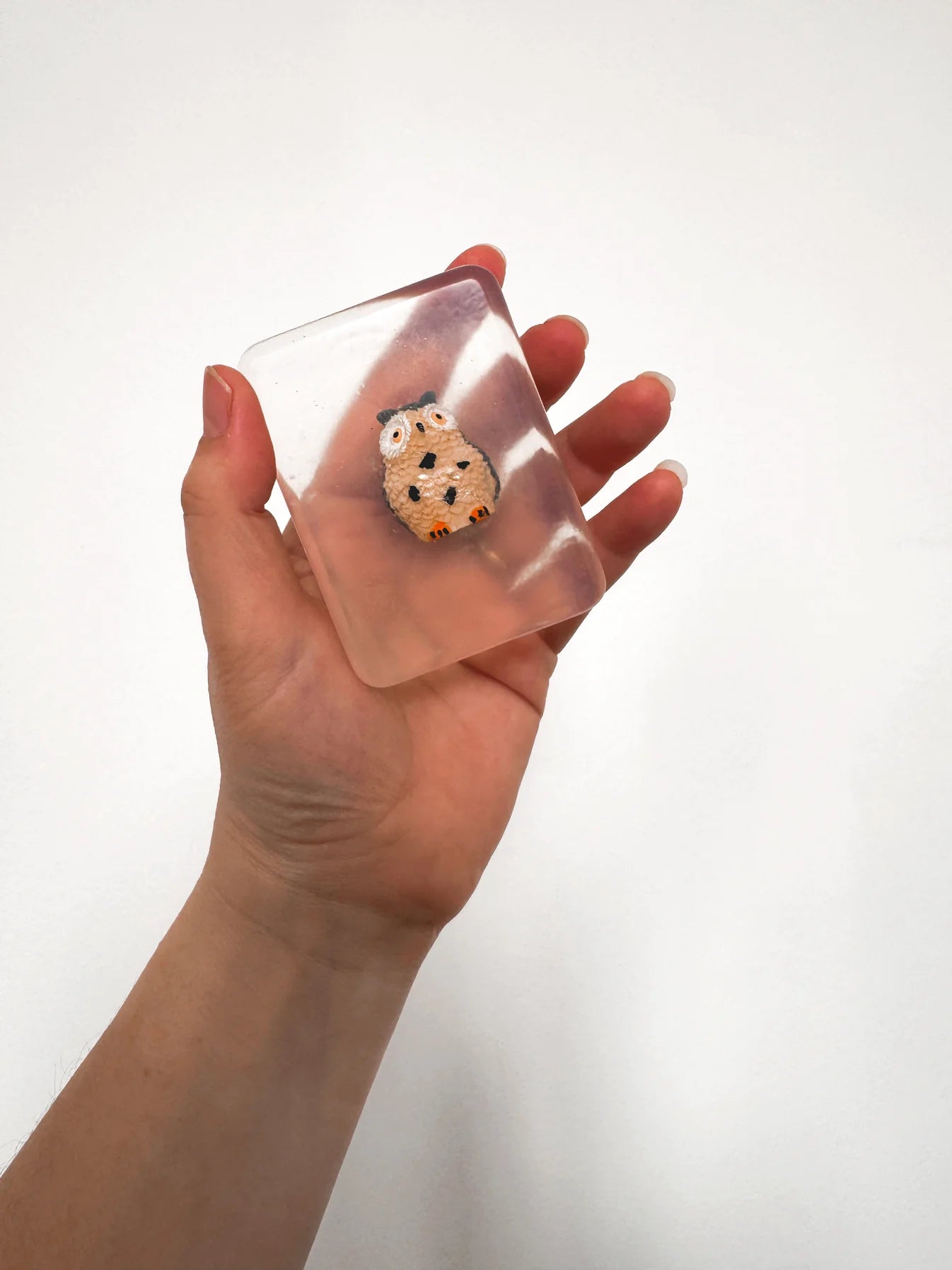 Savon Transparent Artisanal avec Figurine - Hibou