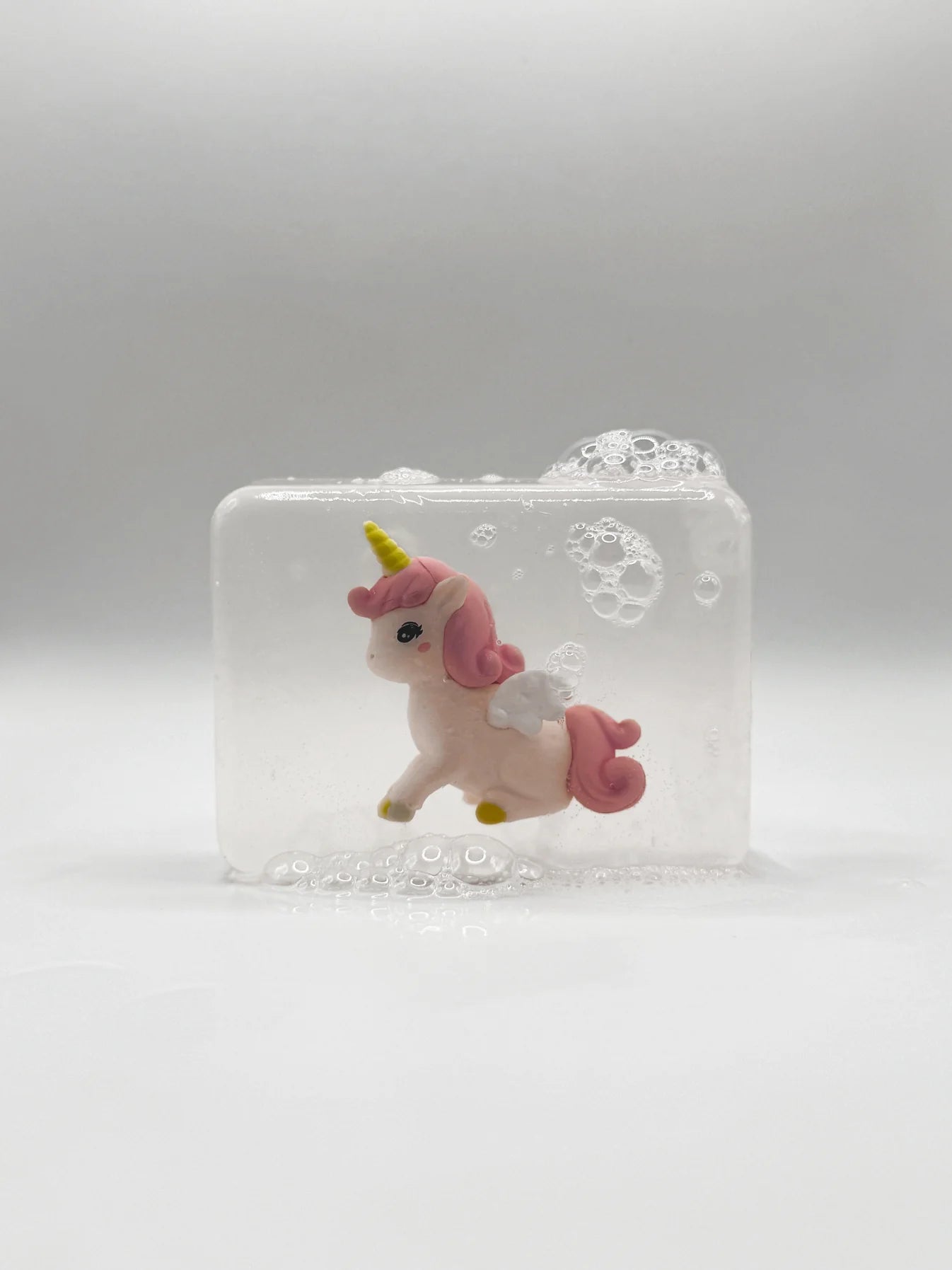 Savon Transparent Artisanal avec Figurine - Licorne Rose 2