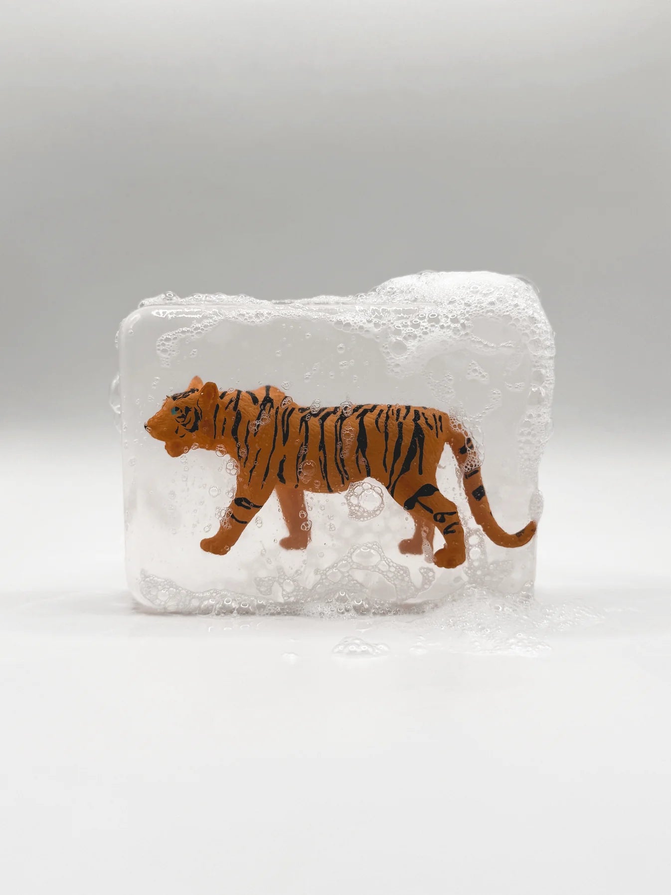 Savon Transparent Artisanal avec Figurine - Tigre