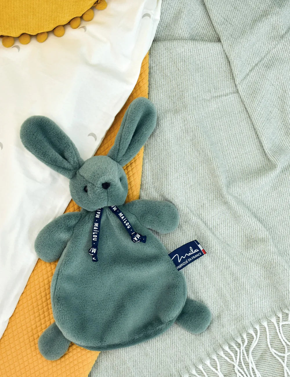 Doudou plat Lapin Dorlotin – Vert sauge