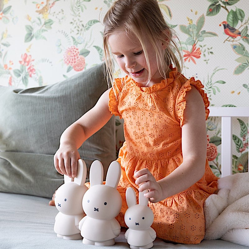 TIRELIRE MIFFY SABLE 19 CM