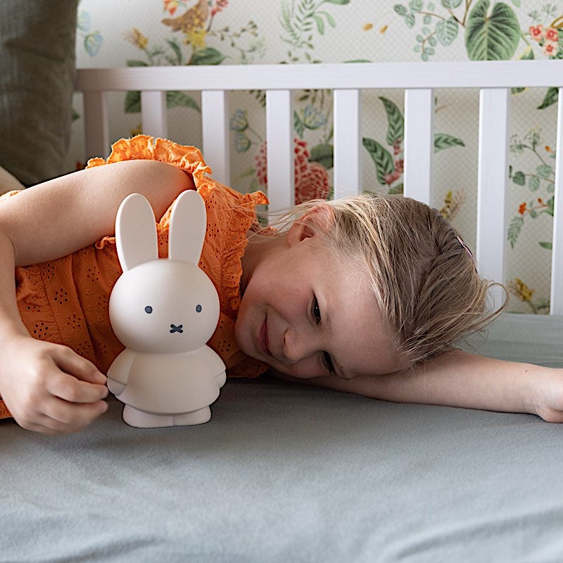 TIRELIRE MIFFY SABLE 19 CM