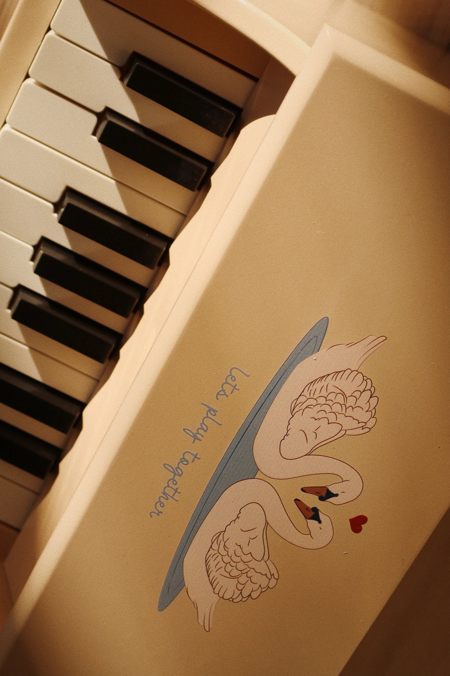 Piano en bois swan