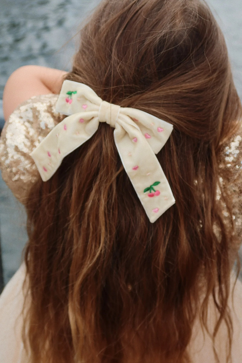 Pince à cheveux nacrée à nœud en velours