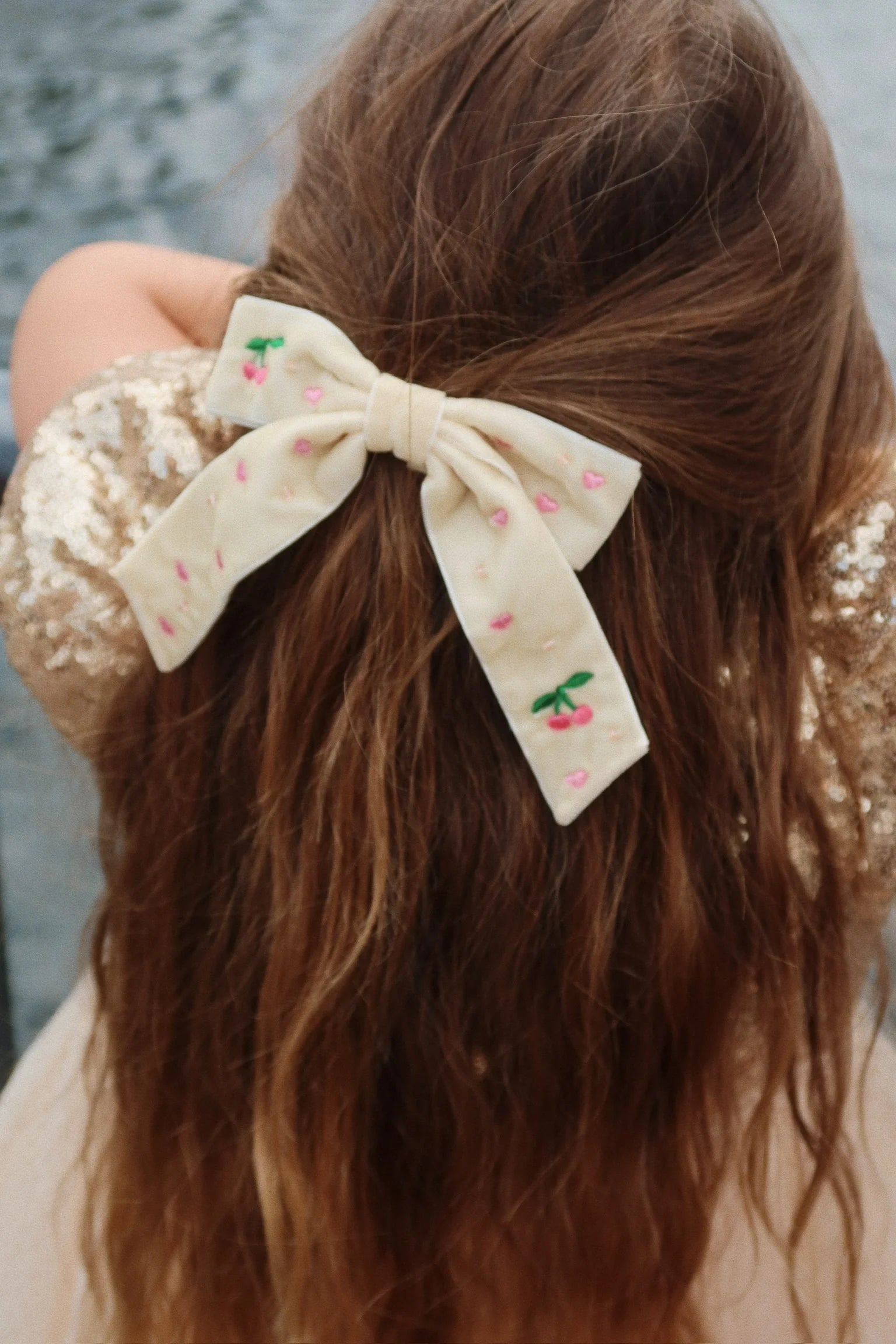 Pince à cheveux nacrée à nœud en velours