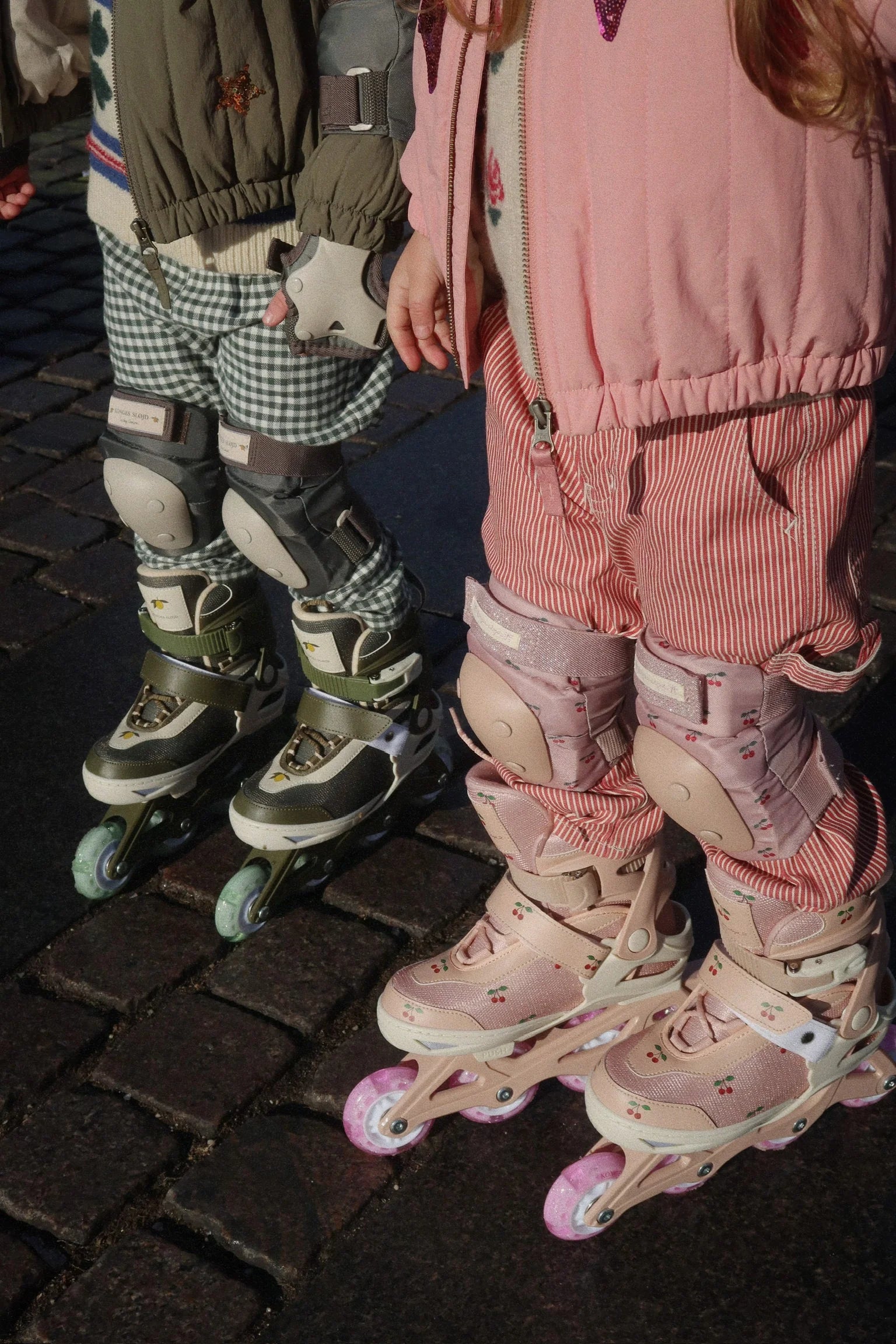 Patins à roulettes lumineux - Cerise