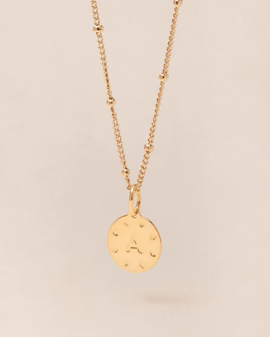 La médaille Initiale - dorée à l'or fin 24 carats - 10mm