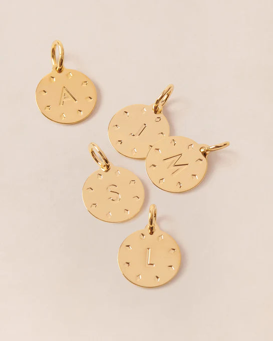 La médaille Initiale - dorée à l'or fin 24 carats - 10mm