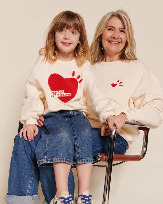 Le sweat l'amour est déclaré enfant en coton bio - crème