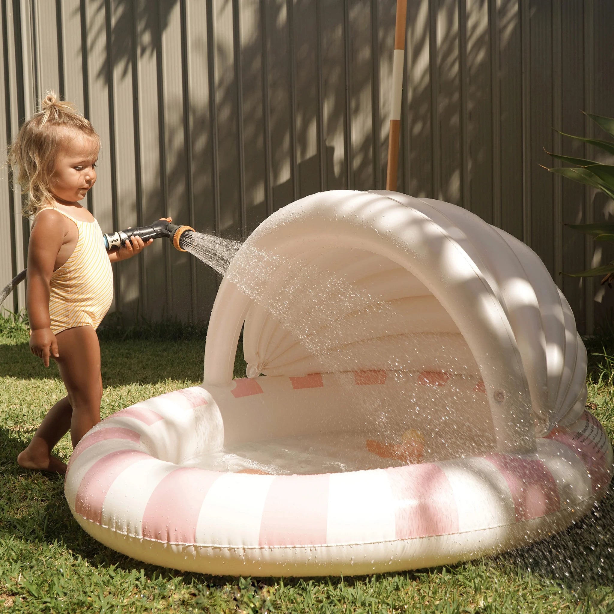 Piscine gonflable - barbe à papa/cerise