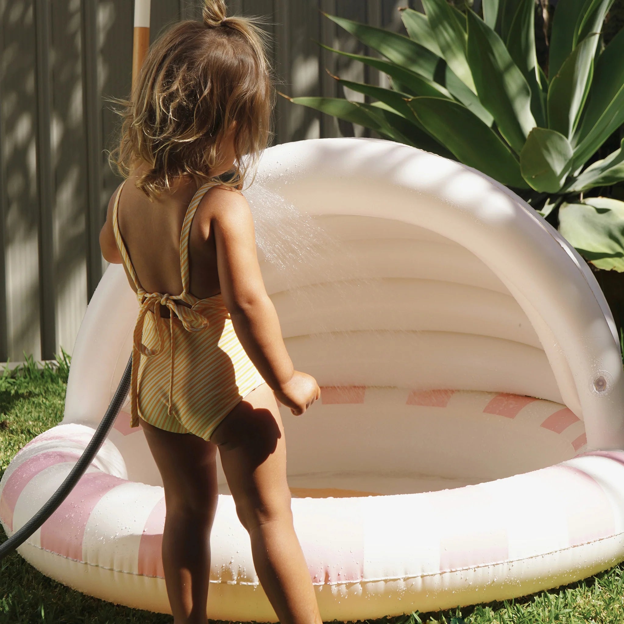 Piscine gonflable - barbe à papa/cerise