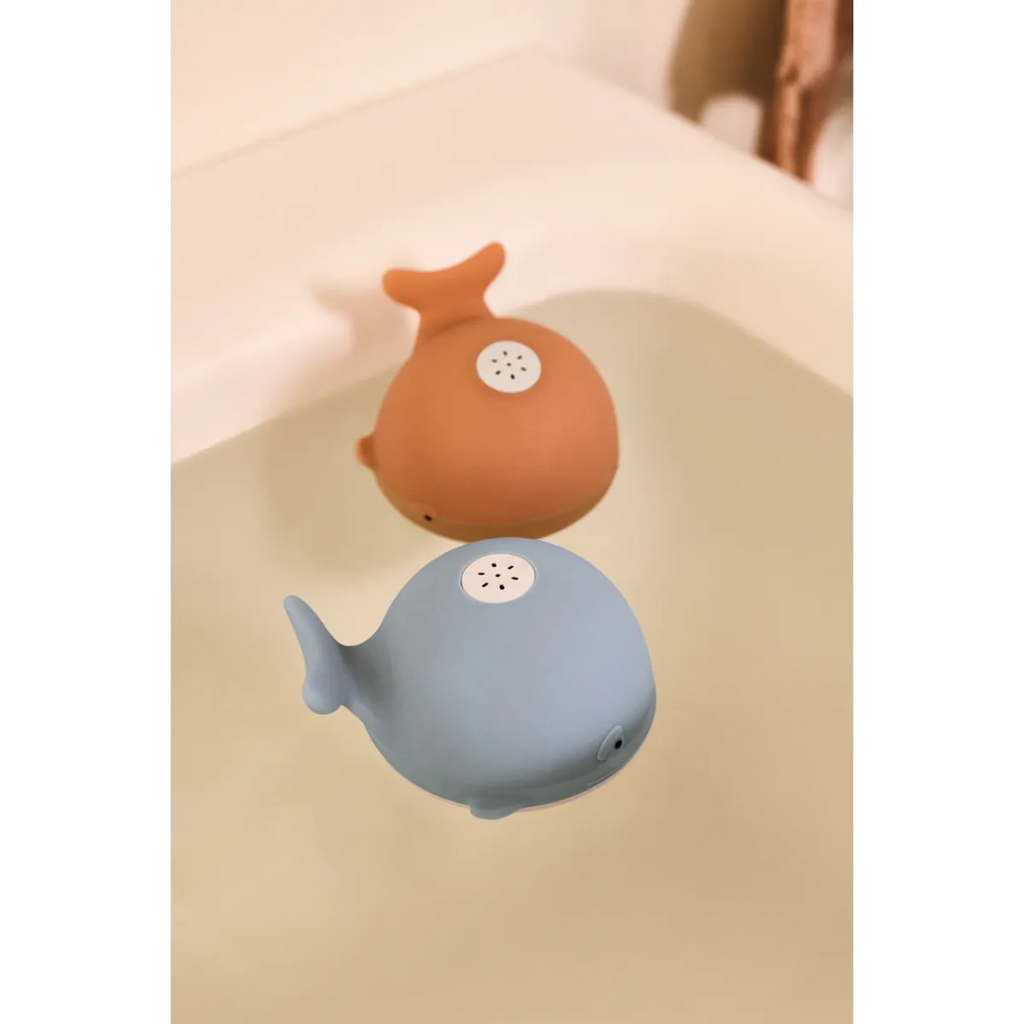 Galen Bath Sprinkler Whale