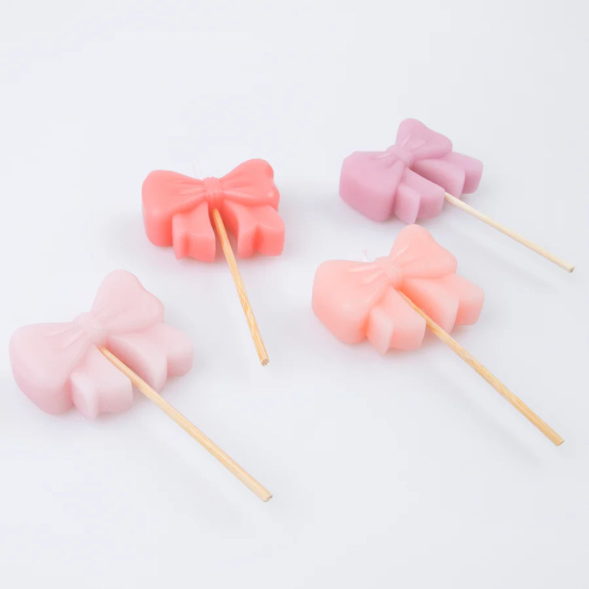 Assortiment de 4 bougies Nœuds roses - MERI MERI
