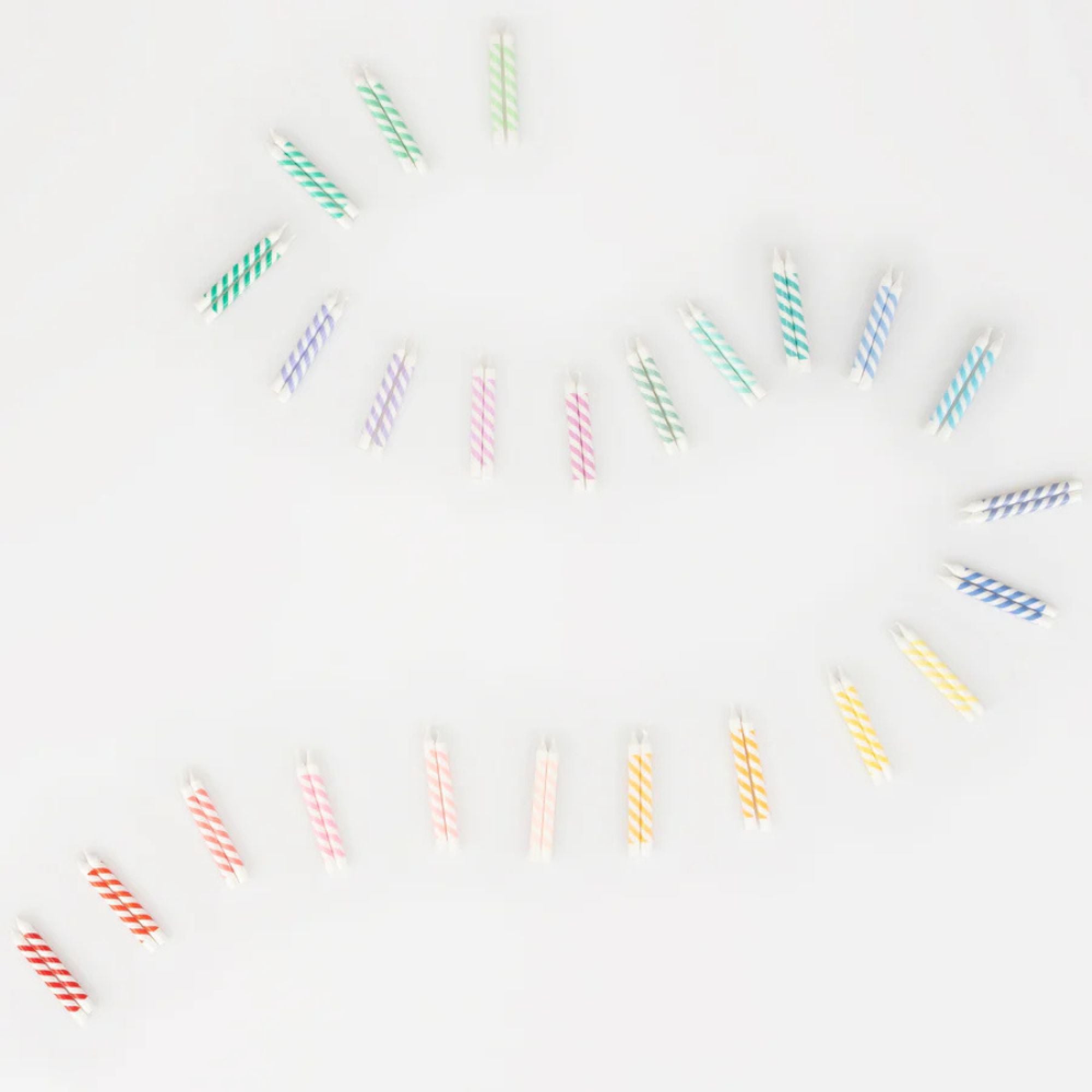 Assortiment de 50 mini bougies Arc-en-ciel à rayures - MERI MERI