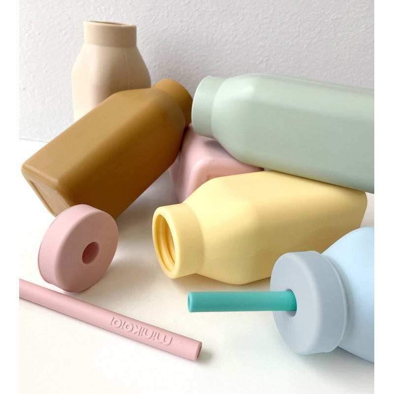 Bouteille d’apprentissage en silicone avec paille