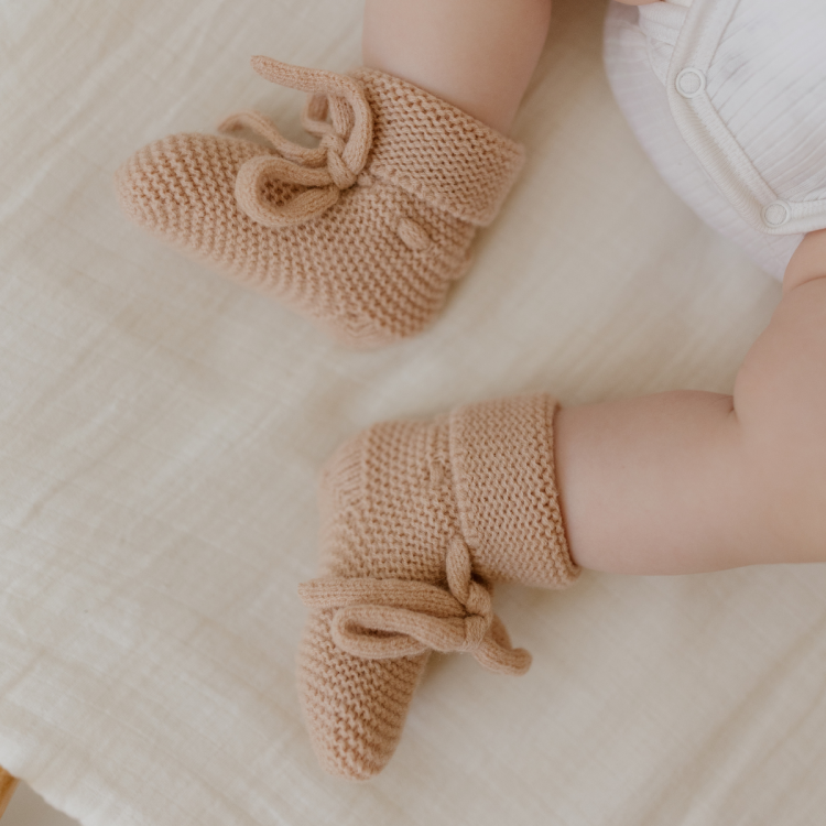 Chaussons tricotés vieux rose