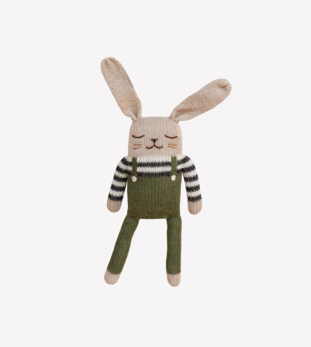 Doudou lapin salopette olive | Main Sauvage x Organic Zoo