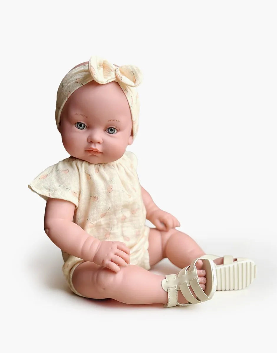 Yaëlle, poupée Bambinis 47cm habillée de son ensemble Clara en gaze de coton Hélène - MINIKANE