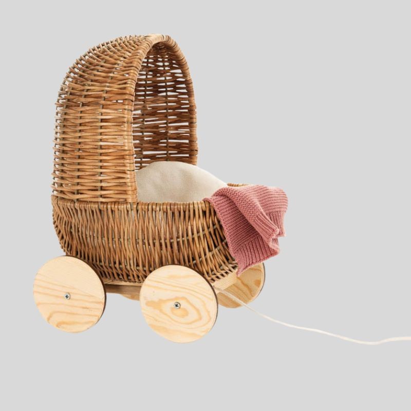 Petit landau en osier à tirer