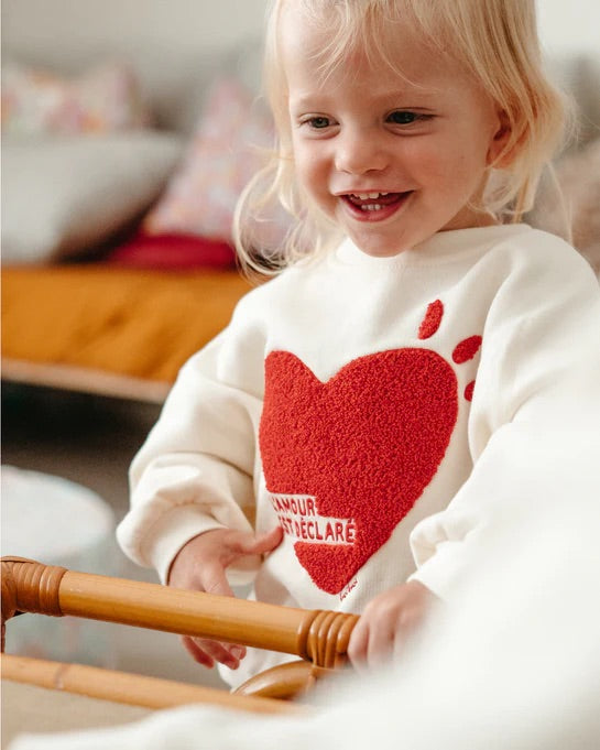 Le sweat l'amour est déclaré enfant en coton bio - crème