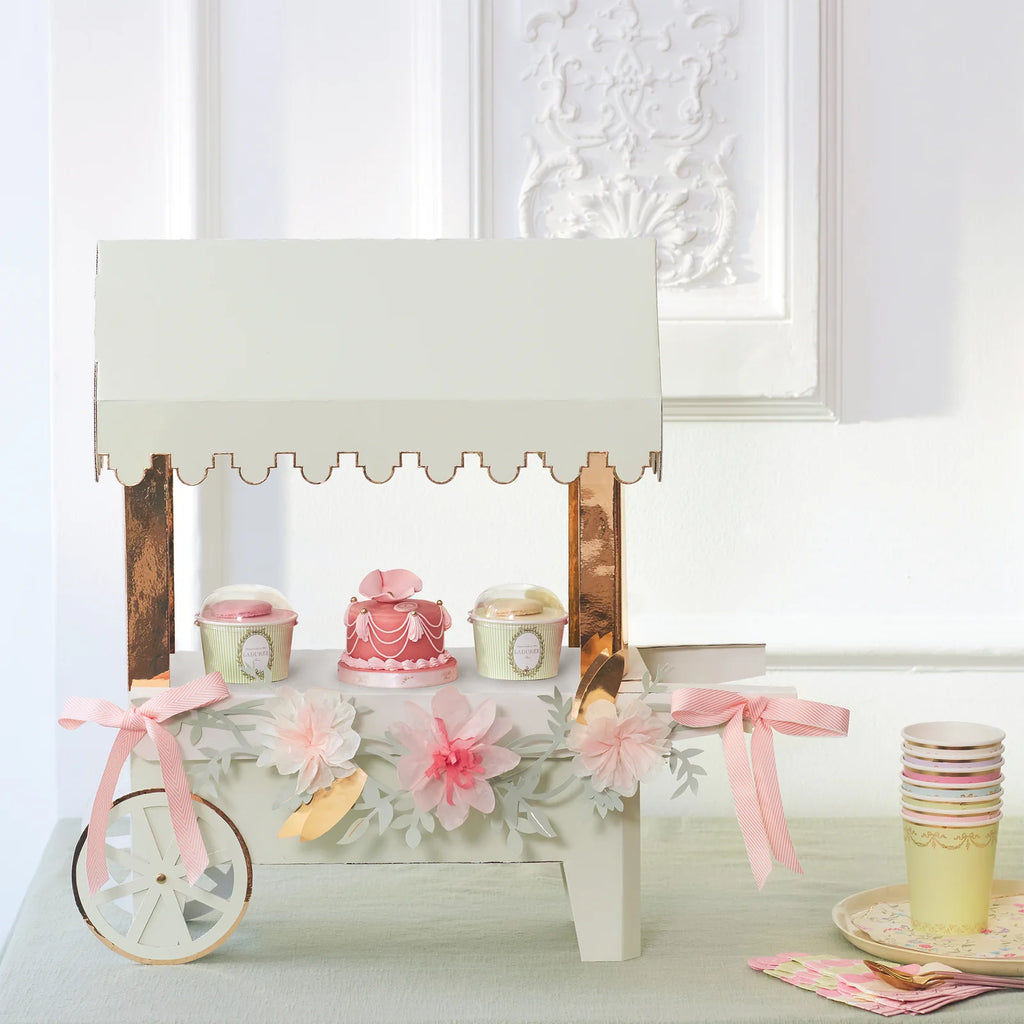 Centre de table en macaron Meri Meri x Ladurée