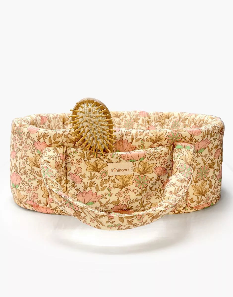 Couffin poupée et son oreiller en gaze de coton indienne rosée - Minikane