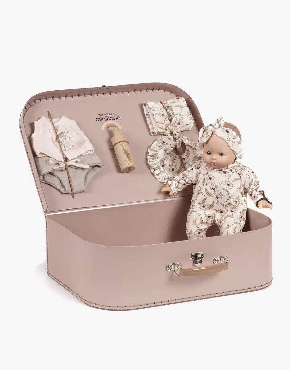 Ma Valise d’antan “Kit de Naissance” fille Janelle - Babies au choix