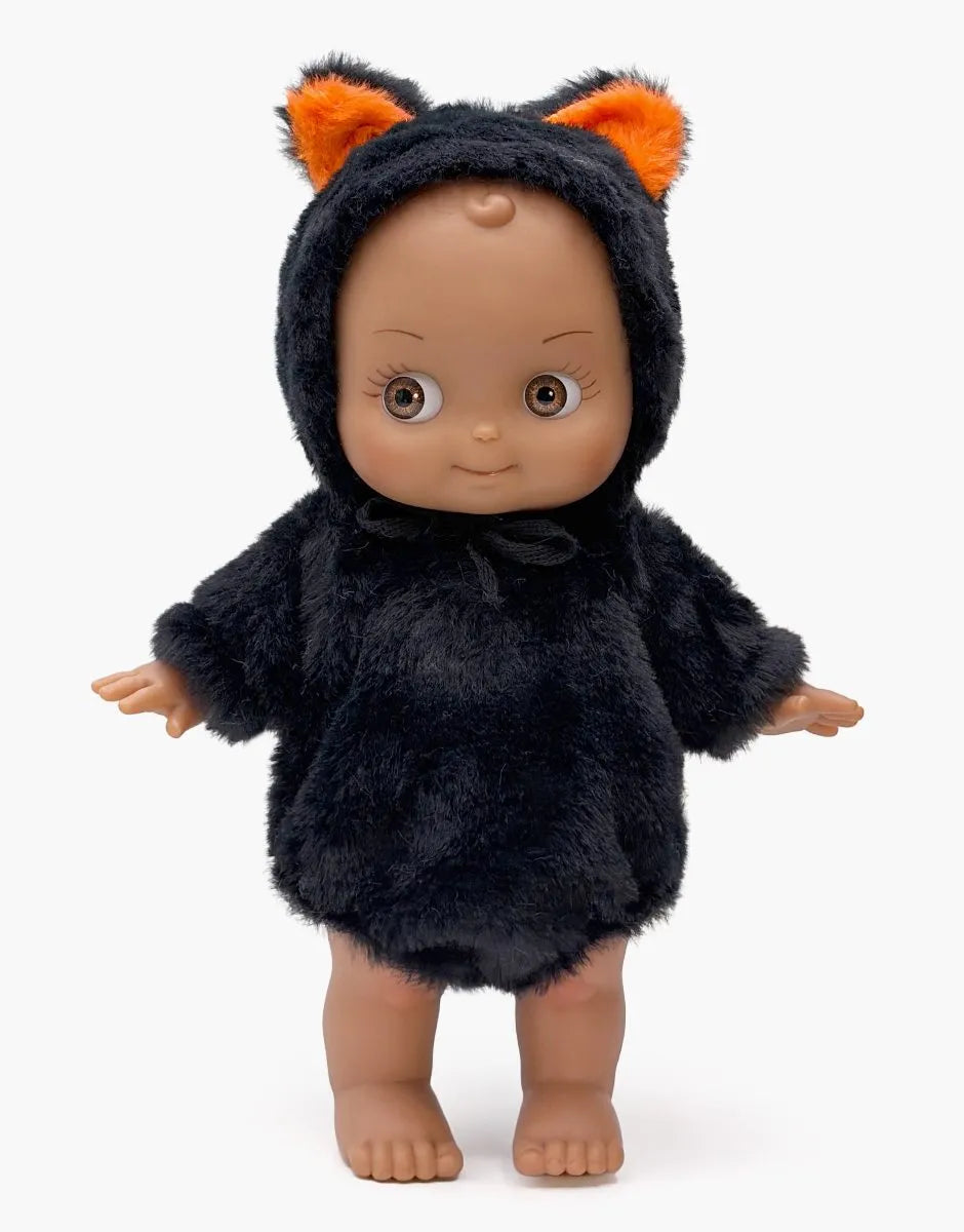 Noah en fête et sa tenue d’Halloween chat noir