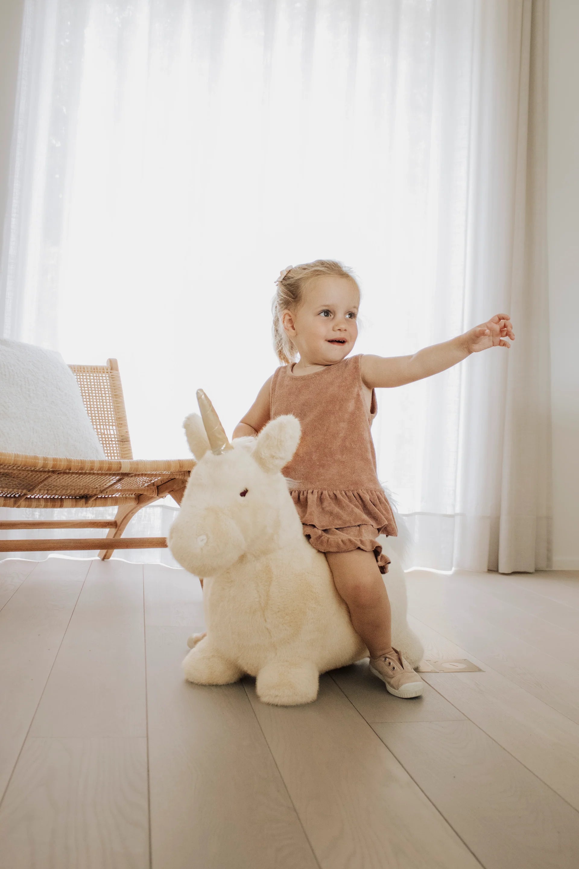 Licorne sauteur douce et rebondissante share