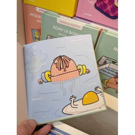 Romy le bonnet va à la piscine