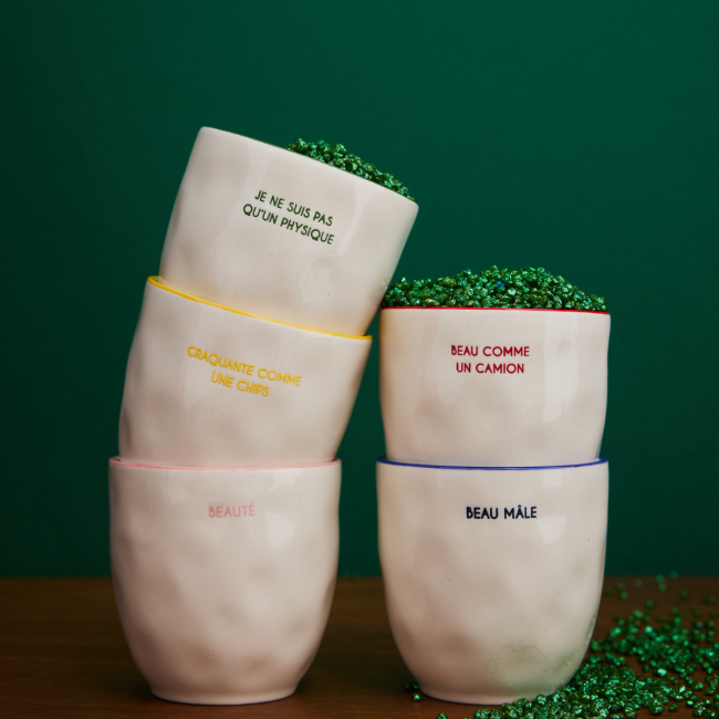 Tasse à café "Je ne suis pas qu'un physique"